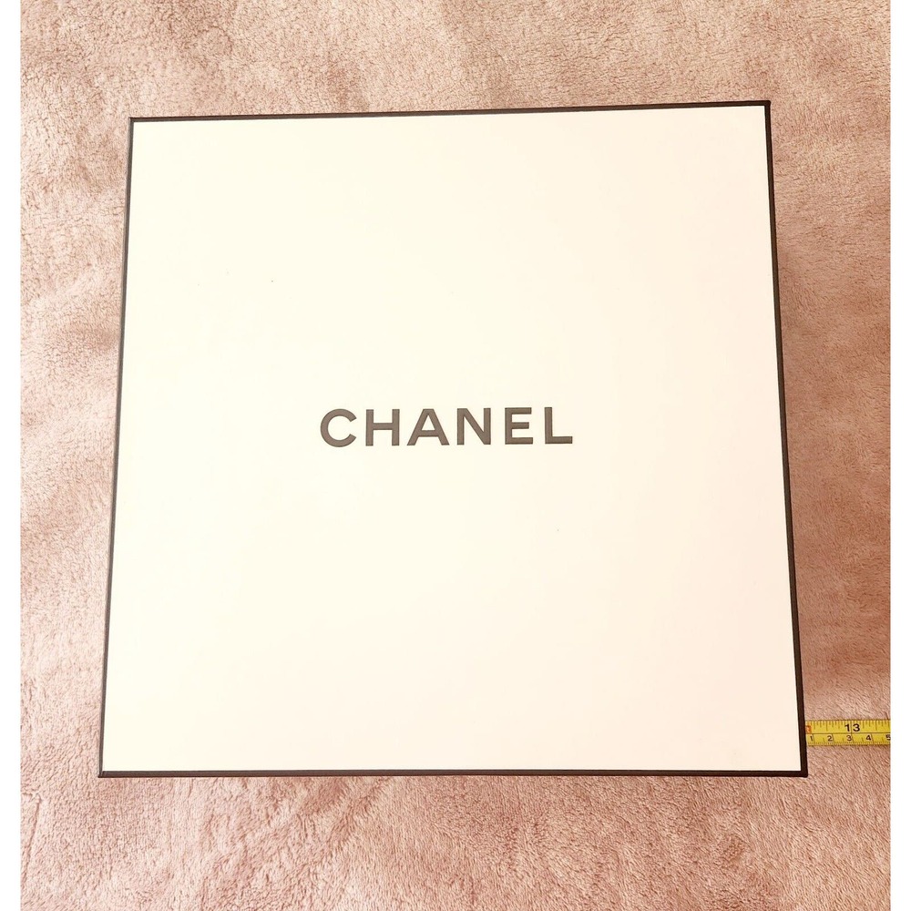 100% Authentic Chanel White Gift box CLEAN NO SMOKE 10.5"×4.5" See All Photos